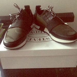 Antics camouflage sneakers! worn twice!